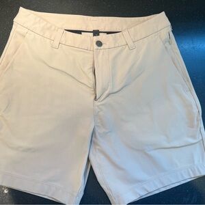Men's Lululemon ABC Classic-Fit Short 7" in Trench. excellent condition